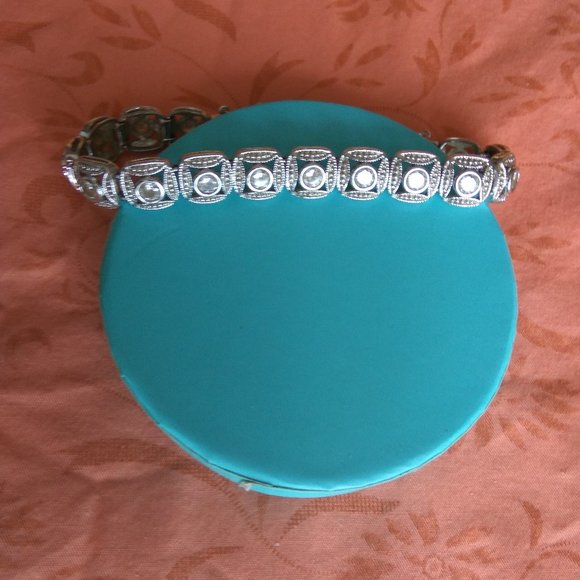 Bracelet - Picture 1 of 2